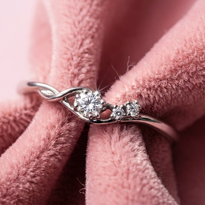 Dainty Twisted Diamond Ring